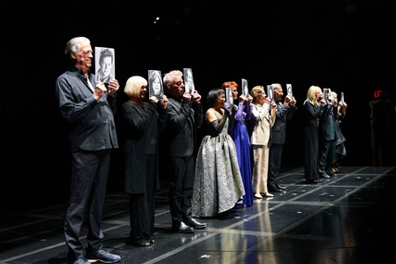 BACK ON THE LINE. THE ORIGINAL 1975 BROADWAY CAST AT THE SHUBERT THEATRE FOR THE "ACL 50" GALA, DIRECTED BY BAAYORK LEE, JULY 27, 2025. PHOTO BY JENNY ANDERSON.